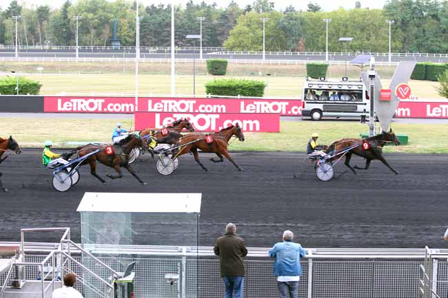 Photo d'arrivée de la course pmu PRIX DE BOSC RENOULT à PARIS-VINCENNES le Jeudi 30 août 2018