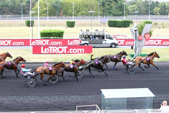 Photo d'arrivée de la course pmu PRIX DE CHAUMONT à PARIS-VINCENNES le Jeudi 30 août 2018