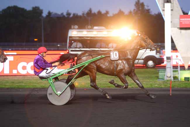 Photo d'arrivée de la course pmu PRIX SEMELE (GR B) à PARIS-VINCENNES le Mardi 4 septembre 2018