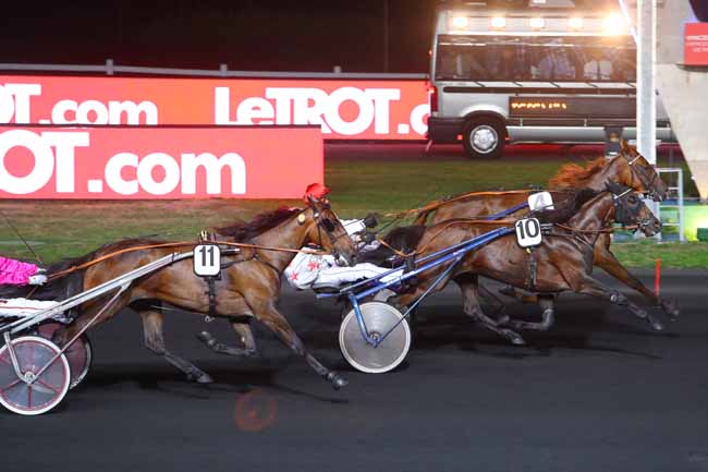 Photo d'arrivée de la course pmu PRIX GUERICKE à PARIS-VINCENNES le Mardi 4 septembre 2018