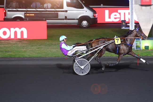 Photo d'arrivée de la course pmu PRIX AMALIA à PARIS-VINCENNES le Mardi 4 septembre 2018