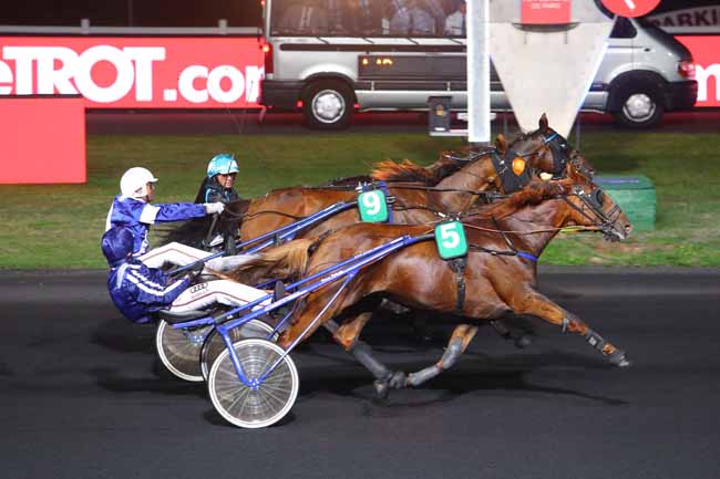 Photo d'arrivée de la course pmu PRIX HONORIA à PARIS-VINCENNES le Mardi 4 septembre 2018