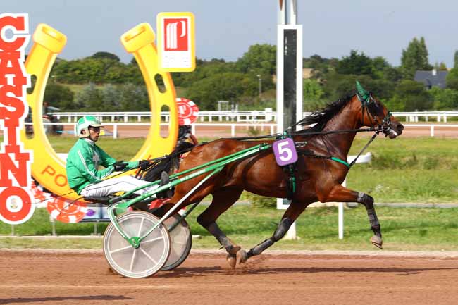 Photo d'arrivée de la course pmu PRIX LA P'TITE FRANQUETTE à PORNICHET le Mercredi 5 septembre 2018