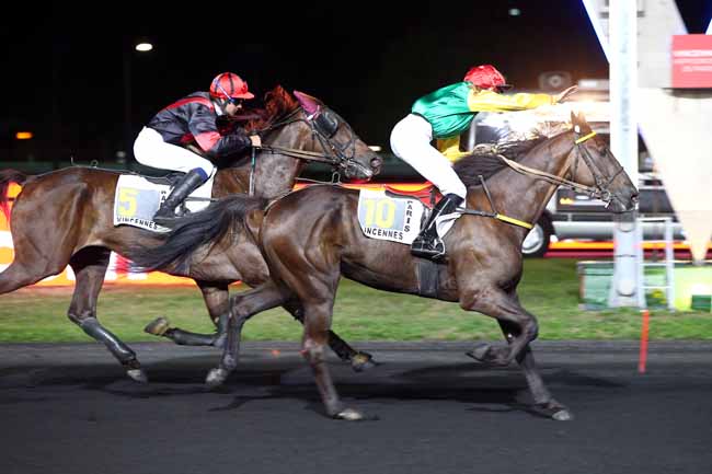 Photo d'arrivée de la course pmu PRIX DEVOSA à PARIS-VINCENNES le Vendredi 7 septembre 2018