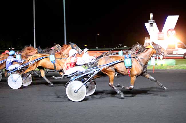 Photo d'arrivée de la course pmu PRIX HELENA à PARIS-VINCENNES le Vendredi 7 septembre 2018