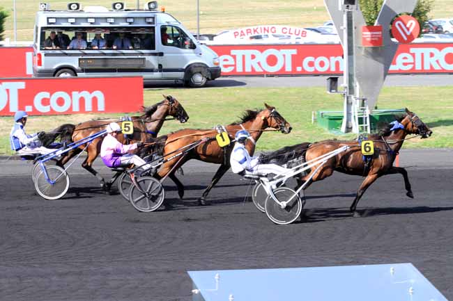 Photo d'arrivée de la course pmu PRIX DE MOULINS-LA-MARCHE à PARIS-VINCENNES le Samedi 15 septembre 2018