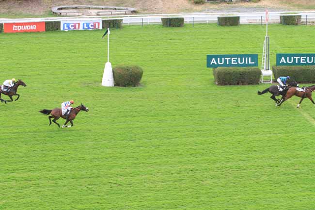 Photo d'arrivée de la course pmu PRIX THE FELLOW - MARQUISE DE MORATALLA à AUTEUIL le Mardi 18 septembre 2018