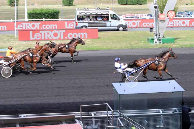 Photo d'arrivée de la course pmu PRIX DE BEAUCAIRE à PARIS-VINCENNES le Jeudi 20 septembre 2018