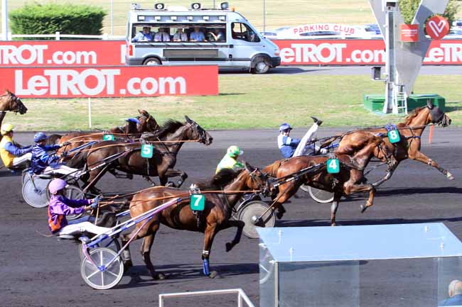 Photo d'arrivée de la course pmu PRIX DE TAVERNY à PARIS-VINCENNES le Jeudi 20 septembre 2018