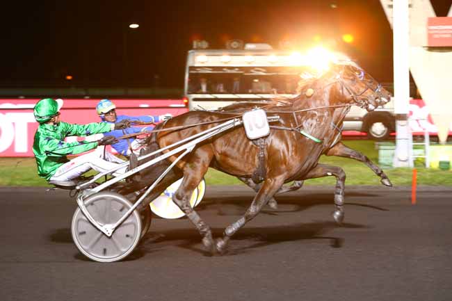 Photo d'arrivée de la course pmu GRAND PRIX DE L'U.E.T. (GR B) à PARIS-VINCENNES le Mardi 25 septembre 2018