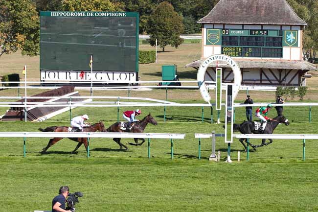Photo d'arrivée de la course pmu PRIX DE BEAUNE à COMPIEGNE le Jeudi 27 septembre 2018