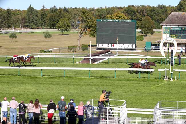 Photo d'arrivée de la course pmu PRIX BULAN à COMPIEGNE le Jeudi 27 septembre 2018