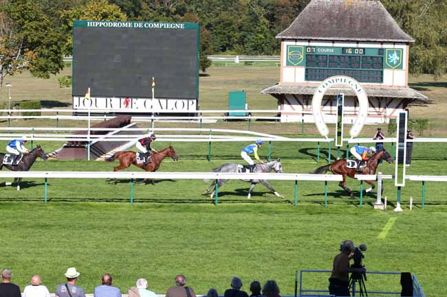 Photo d'arrivée de la course pmu PRIX TAFFETAS à COMPIEGNE le Jeudi 27 septembre 2018