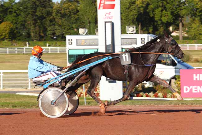 Photo d'arrivée de la course pmu PRIX DE LA PLACE DE L'ALMA (GR A) à ENGHIEN le Jeudi 27 septembre 2018