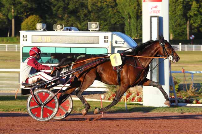 Photo d'arrivée de la course pmu PRIX DU PONT MARIE à ENGHIEN le Jeudi 27 septembre 2018