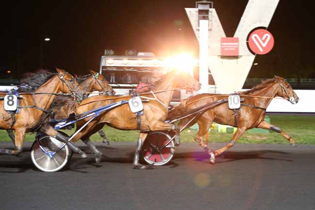 Photo d'arrivée de la course pmu PRIX HEKATE à PARIS-VINCENNES le Vendredi 28 septembre 2018