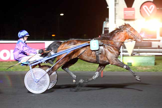 Photo d'arrivée de la course pmu PRIX ETAMIN à PARIS-VINCENNES le Vendredi 28 septembre 2018