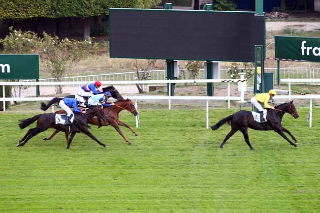 Photo d'arrivée de la course pmu PRIX FLYING DUTCHMAN à SAINT-CLOUD le Vendredi 28 septembre 2018