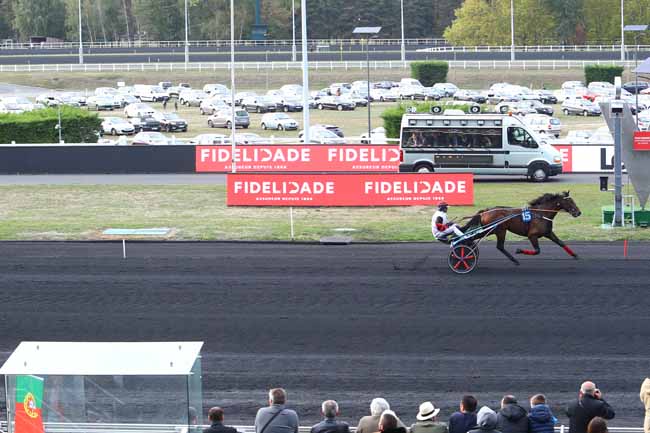 Photo d'arrivée de la course pmu PRIX REFLEX LATINO à PARIS-VINCENNES le Dimanche 30 septembre 2018