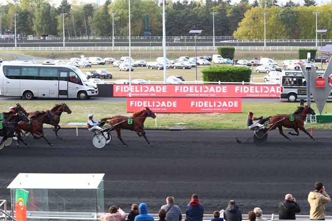 Photo d'arrivée de la course pmu PRIX DE LAVAUR à PARIS-VINCENNES le Dimanche 30 septembre 2018