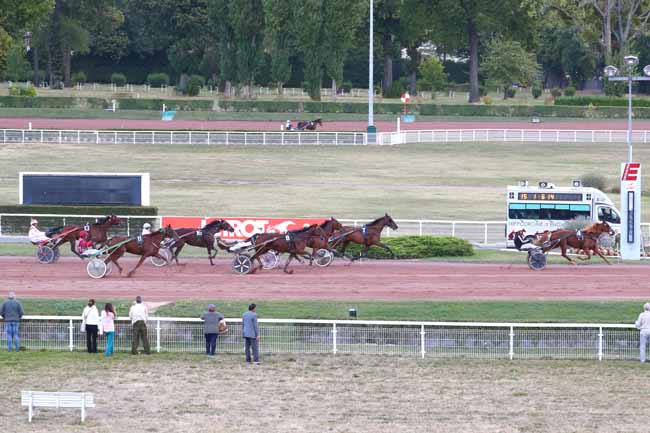 Photo d'arrivée de la course pmu PRIX D'EGLETONS à ENGHIEN le Lundi 1 octobre 2018