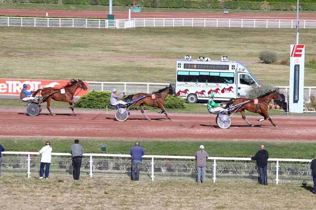 Photo d'arrivée de la course pmu PRIX DE LA PORTE DE COURCELLES (GR A) à ENGHIEN le Lundi 1 octobre 2018