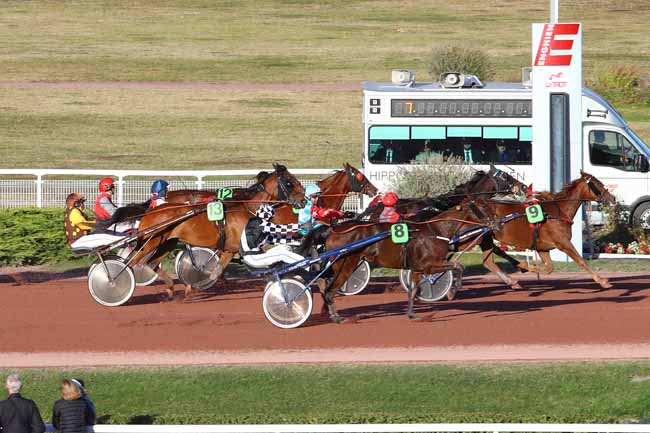 Photo d'arrivée de la course pmu PRIX DE MOISSAC à ENGHIEN le Lundi 1 octobre 2018