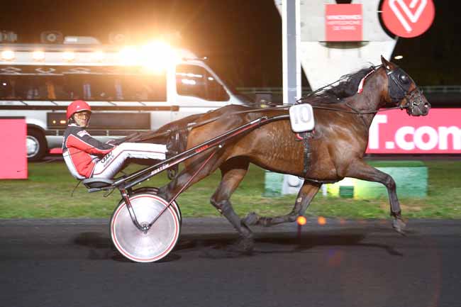 Photo d'arrivée de la course pmu PRIX LILACA à PARIS-VINCENNES le Vendredi 5 octobre 2018