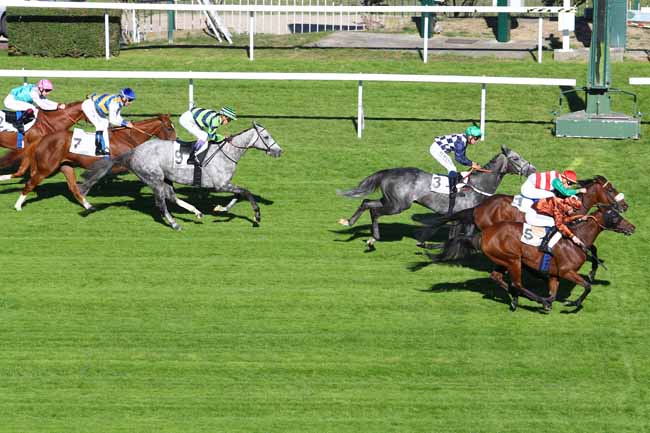 Photo d'arrivée de la course pmu PRIX SCARAMOUCHE à SAINT-CLOUD le Vendredi 5 octobre 2018
