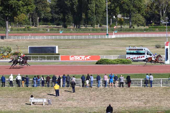 Photo d'arrivée de la course pmu PRIX DE MAURON à ENGHIEN le Lundi 8 octobre 2018