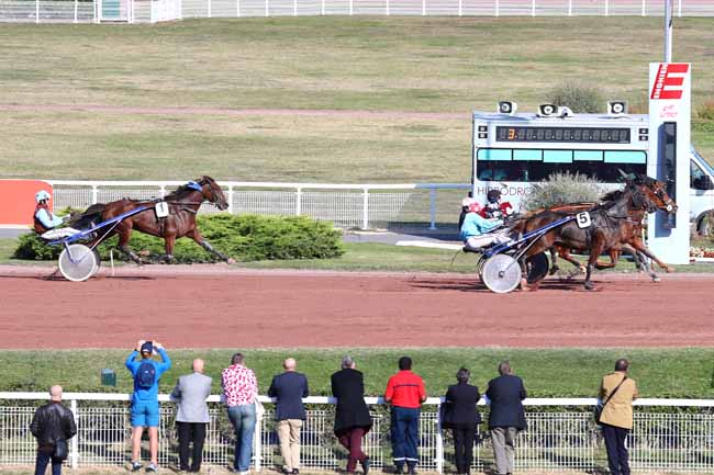 Photo d'arrivée de la course pmu PRIX DE LA TOUR MONTPARNASSE à ENGHIEN le Lundi 8 octobre 2018
