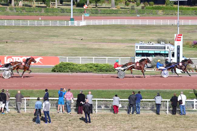 Photo d'arrivée de la course pmu PRIX DU HAUT RHIN à ENGHIEN le Lundi 8 octobre 2018