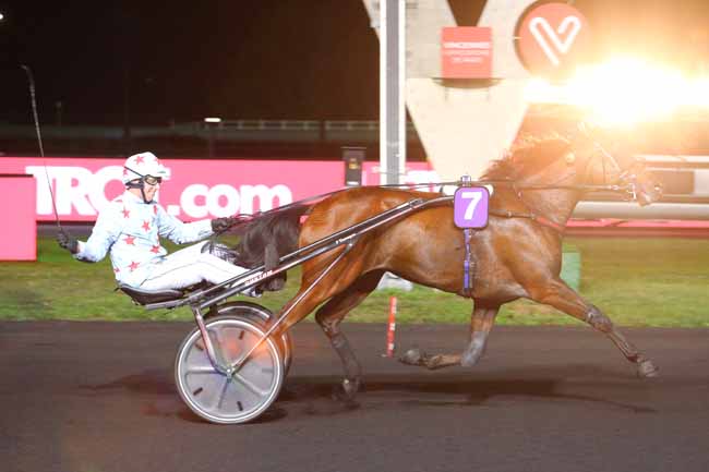 Photo d'arrivée de la course pmu PRIX BETELGEUSE à PARIS-VINCENNES le Mardi 9 octobre 2018