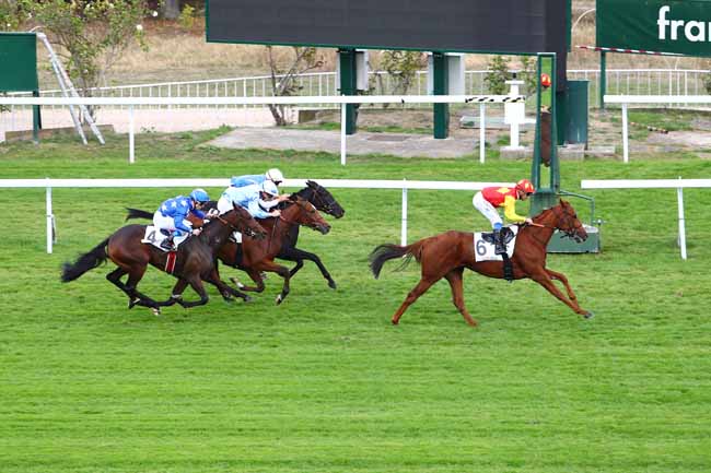 Photo d'arrivée de la course pmu PRIX BARQUETTE à SAINT-CLOUD le Jeudi 11 octobre 2018