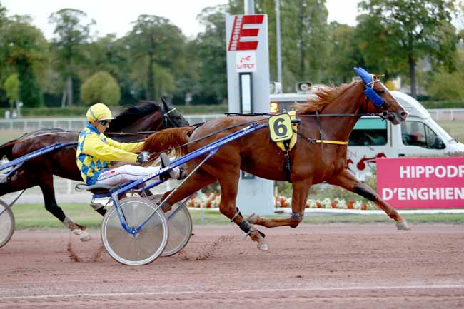 Photo d'arrivée de la course pmu PRIX DU PONT DE LA TOURNELLE à ENGHIEN le Jeudi 11 octobre 2018