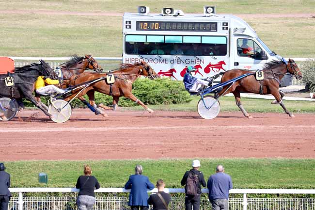 Photo d'arrivée de la course pmu PRIX DES GOBELINS à ENGHIEN le Lundi 15 octobre 2018