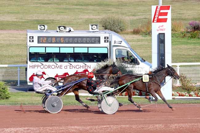 Photo d'arrivée de la course pmu PRIX DE ROCAMADOUR à ENGHIEN le Lundi 15 octobre 2018
