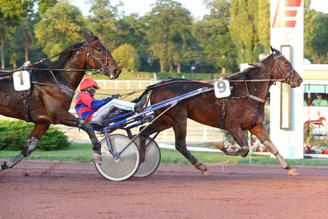 Photo d'arrivée de la course pmu PRIX DE LA PORTE DE CLIGNANCOURT (GR A) à ENGHIEN le Jeudi 18 octobre 2018