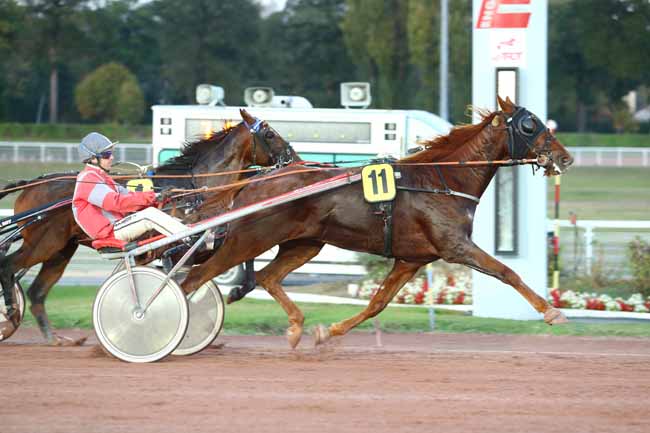 Photo d'arrivée de la course pmu PRIX DE LA PORTE DE CLIGNANCOURT (GR B) à ENGHIEN le Jeudi 18 octobre 2018