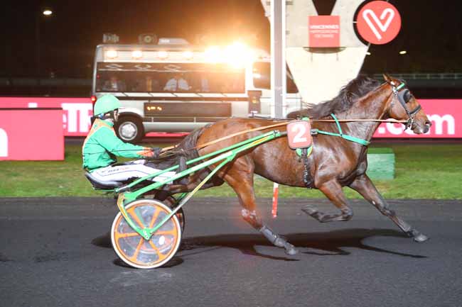 Photo d'arrivée de la course pmu PRIX ARETHUSA à PARIS-VINCENNES le Vendredi 19 octobre 2018