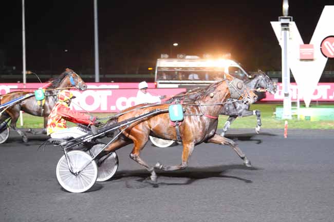 Photo d'arrivée de la course pmu PRIX CYRENE à PARIS-VINCENNES le Vendredi 19 octobre 2018