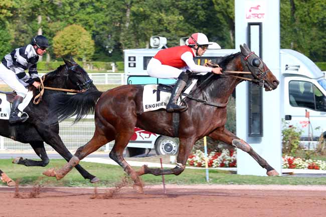 Photo d'arrivée de la course pmu PRIX DE MAINVILLIERS à ENGHIEN le Lundi 22 octobre 2018