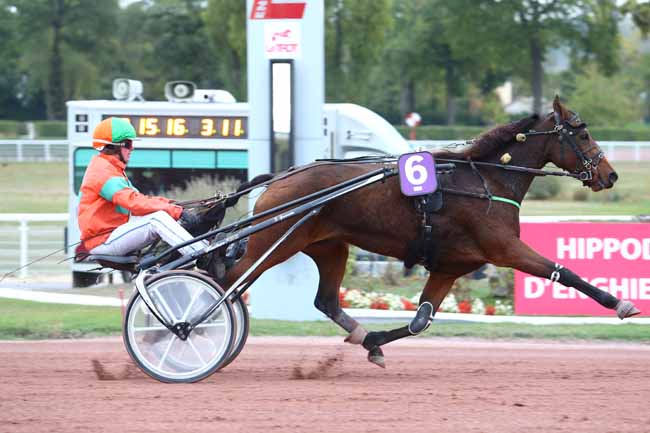 Photo d'arrivée de la course pmu PRIX DE MONTRESOR à ENGHIEN le Lundi 22 octobre 2018
