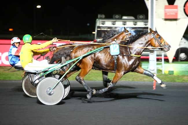 Photo d'arrivée de la course pmu PRIX CASTOR à PARIS-VINCENNES le Mardi 23 octobre 2018