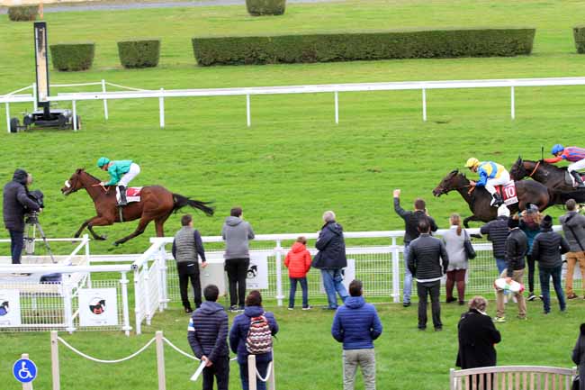 Photo d'arrivée de la course pmu PRIX CIDRE PAYS D'AUGE à CLAIREFONTAINE le Vendredi 26 octobre 2018
