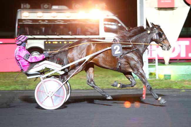 Photo d'arrivée de la course pmu PRIX CYANE à PARIS-VINCENNES le Vendredi 26 octobre 2018
