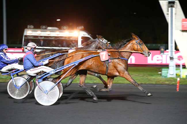 Photo d'arrivée de la course pmu PRIX PIERRE VAN TROYEN à PARIS-VINCENNES le Vendredi 26 octobre 2018