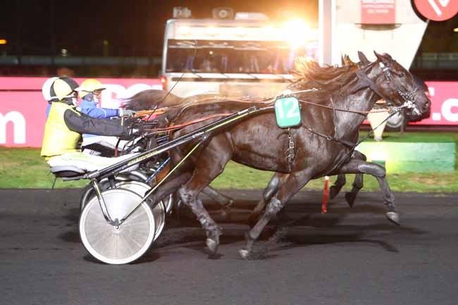 Photo d'arrivée de la course pmu PRIX LUCRETIA à PARIS-VINCENNES le Mardi 30 octobre 2018