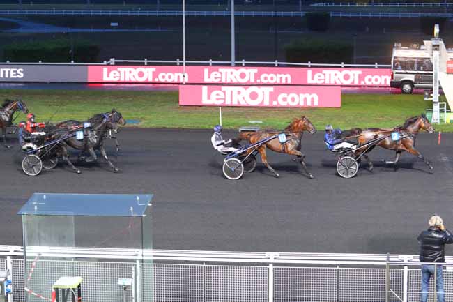 Photo d'arrivée de la course pmu PRIX DES CLEMATITES à PARIS-VINCENNES le Mercredi 31 octobre 2018