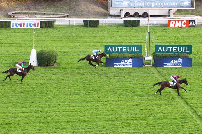 Photo d'arrivée de la course pmu PRIX CONGRESS à AUTEUIL le Samedi 3 novembre 2018